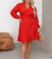 Платье на запах женское из софта миди с длинными рукавами и оборкой весеннее