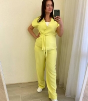 Костюм-двойка женский из крепа повседневно-деловой с жилетом на запах на подкладке и прямыми брюками больших размеров