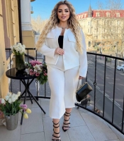 Костюм-двойка женский из костюмки на подкладке: жакет на пуговицах и брюки-кюлоты летний