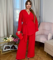 Костюм-двойка женский из крепа: блуза на запах с поясом и широкие брюки летний