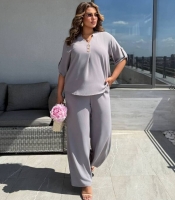 Костюм-двойка женский из крепа жатка с свободной блузой и широкими брюками летний