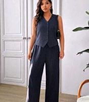 Костюм-двойка женский из костюмного тиара с жилеткой и широкими брюками в полоску летний