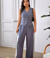 Костюм-двойка женский из костюмного тиара с жилеткой и широкими брюками в полоску летний