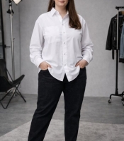 Рубашка женская из софта длинная свободного кроя с длинным рукавом и боковыми пуговицами весенне-летняя