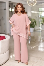 Костюм-двойка женский из крепа с отделкой гипюром: свободная блуза-накидка и широкие брюки нарядный летний Костюм-двойка женский из крепа с отделкой гипюром: свободная блуза-накидка и широкие брюки нарядный летний