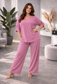 Костюм-двойка женский из крепа жатка с V-образной блузой и широкими брюками больших размеров летний Костюм-двойка женский из крепа жатка с V-образной блузой и широкими брюками больших размеров летний