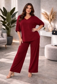 Костюм-двойка женский из крепа жатка с V-образной блузой и широкими брюками больших размеров летний Костюм-двойка женский из крепа жатка с V-образной блузой и широкими брюками больших размеров летний