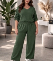 Костюм-двойка женский из крепа жатка с V-образной блузой и широкими брюками больших размеров летний