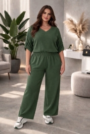Костюм-двойка женский из крепа жатка с V-образной блузой и широкими брюками больших размеров летний Костюм-двойка женский из крепа жатка с V-образной блузой и широкими брюками больших размеров летний