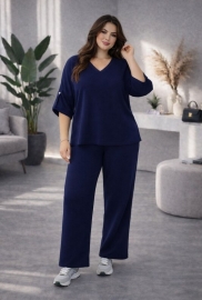 Костюм-двойка женский из крепа жатка с V-образной блузой и широкими брюками больших размеров летний Костюм-двойка женский из крепа жатка с V-образной блузой и широкими брюками больших размеров летний