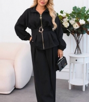 Костюм-двойка женский из костюмной ткани с пиджаком на молнии и поясом с широкими брюками большие размеры летний