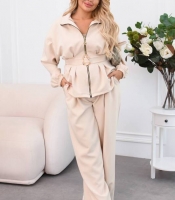 Костюм-двойка женский из костюмки с поясом: жакет на молнии и широкие брюки летний