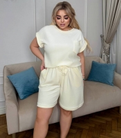 Костюм-двойка женский велюровый в пижамном стиле: футболка с коротким рукавом и шорты с высокой талией летний