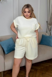 Костюм-двойка женский велюровый в пижамном стиле: футболка с коротким рукавом и шорты с высокой талией летний