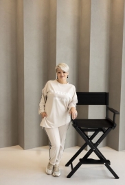 Костюм спортивный женский из двунитки со свитшотом и прямыми брюками в стиле sport-chic весенне-летний