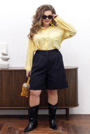 Шорты-бермуды женские из костюмной ткани удлиненные с высокой посадкой карманами и пуговицей летние