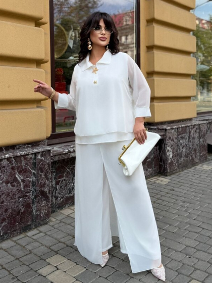 Костюм-двойка женский из софта и шифона с блузой свободного кроя широкими брюками и украшением в комплекте летний
