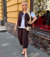 Костюм женский тройка из льна жатки и хлопкового кулира с футболкой принтом жилетом на пуговицах и свободными укороченными брюками высокой посадки больших размеров