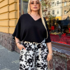 Костюм женский двойка с блузой свободного кроя и широкими брюками с цветочным принтом из софта черный  k-131235
