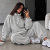 Спортивный костюм женский двойка из Polar Fleece с кофтой на молнии, высоким воротником и свободными брюками на резинке больших размеров  k-133336