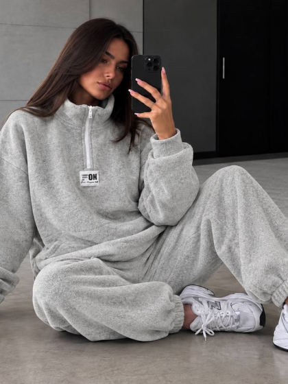 Спортивный костюм женский двойка из Polar Fleece с кофтой на молнии, высоким воротником и свободными брюками на резинке больших размеров