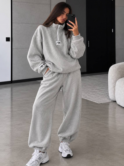 Спортивный костюм женский двойка из Polar Fleece с кофтой на молнии, высоким воротником и свободными брюками на резинке больших размеров