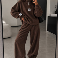 Спортивный костюм женский двойка из Polar Fleece с кофтой на молнии, высоким воротником и свободными брюками на резинке больших размеров