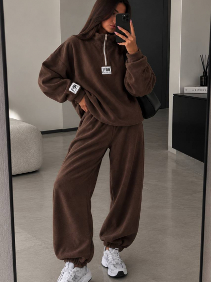 Спортивный костюм женский двойка из Polar Fleece с кофтой на молнии, высоким воротником и свободными брюками на резинке больших размеров