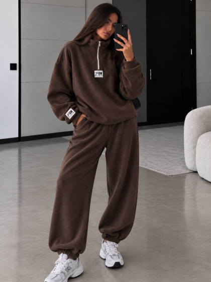 Спортивный костюм женский двойка из Polar Fleece с кофтой на молнии, высоким воротником и свободными брюками на резинке больших размеров