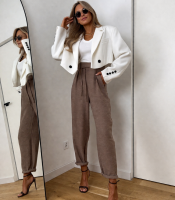 Брюки женские из жатого льна джоггеры с высокой посадкой на резинке со съемным поясом и карманами весенние