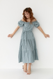 Літня сукня міді з відкритими плечима Літня сукня міді з відкритими плечима