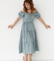 Літня сукня міді з відкритими плечима Літня сукня міді з відкритими плечима