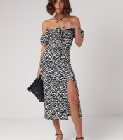 Силуетна сукня з відкритими плечима з візерунком під зебру