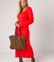 Довга в'язана сукня з V