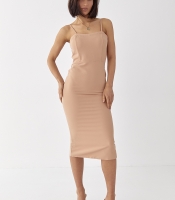 Приталена сукня міді на бретелях