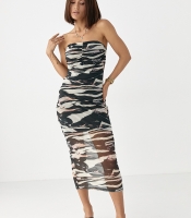 Приталена сукня міді без бретелей