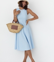 Сукня довжини міді без рукавів