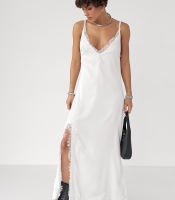 Сатинова сукня на бретелях із мереживом