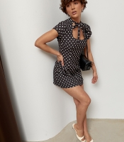 Мінісукня в горох з витонченим вирізом Мінісукня в горох з витонченим вирізом
