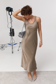 Однотонна сатинова довга сукня Однотонна сатинова довга сукня