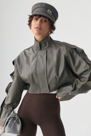 Модна укорочена куртка з екошкіри з високим коміром Модна укорочена куртка з екошкіри з високим коміром