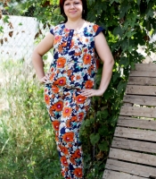 Костюм-двойка женский из штапеля с вискозой и хлопком: блуза на пуговицах и зауженные брюки летний