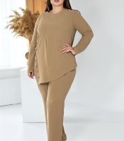 Костюм-двойка женский из крепа с асимметричной блузой и расклешенными брюками весенне-летне-осенний