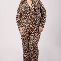 Пижама женская домашняя из вискозы с рубашкой на пуговицах и прямыми брюками с леопардовым принтом демисезонная