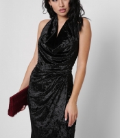 Велюровое черное платье на запАх с открытой спинкой 29130
