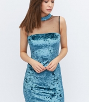 Велюровое мини платье с чокером 32772