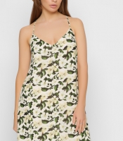 Модное платье с ярким принтом в виде цветов 35779