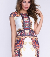 Короткое платье с ярким узором 33125