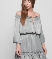 Зеленое платье беби-долл с открытыми плечами и воланом 33025