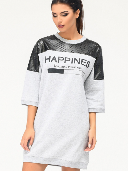 Платье oversize со вставками из эко кожи и надписью 31953